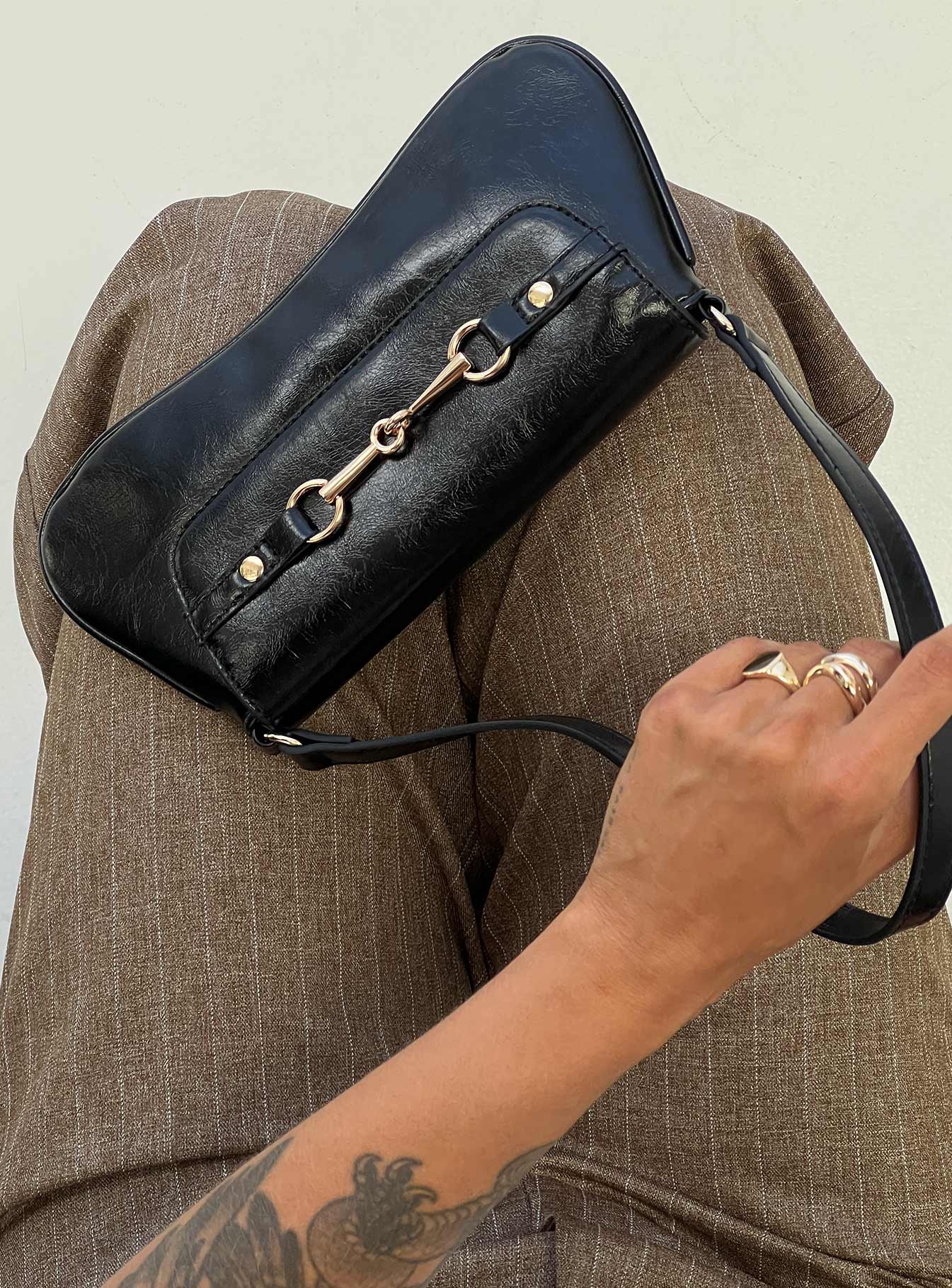 Pulse Shoulder Bag Black Gold
